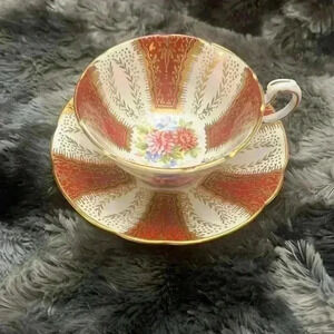 Paragon Burgundy/Gold
Teacup &  Saucer F144E
